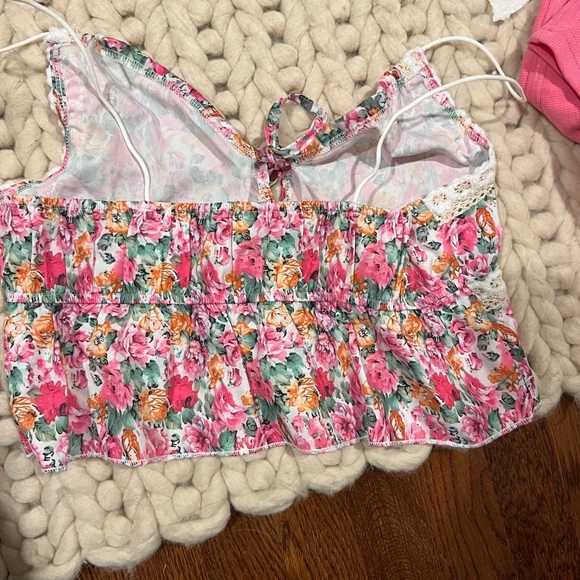 Going Out Tops Bundle - Picture 5 of 7